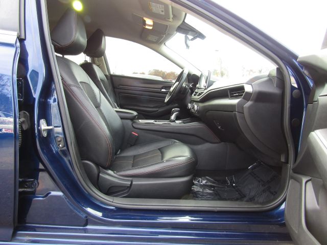 2021 Nissan Altima 2.5 SR Image 8 of 26