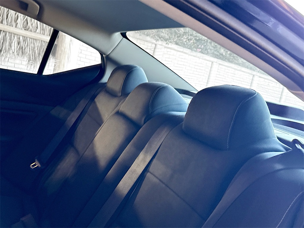 2021 Nissan Altima 2.5 SV Image 9 of 30