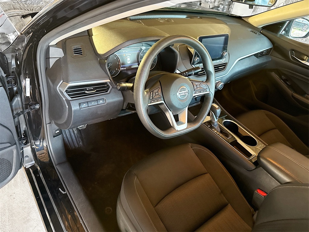 2021 Nissan Altima 2.5 SV Image 16 of 30