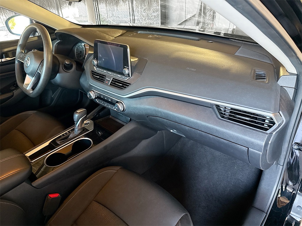 2021 Nissan Altima 2.5 SV Image 15 of 30