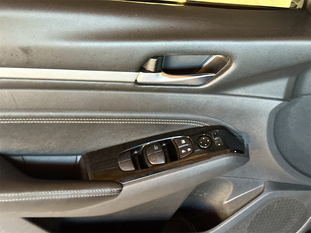 2021 Nissan Altima 2.5 SV Image 24 of 30