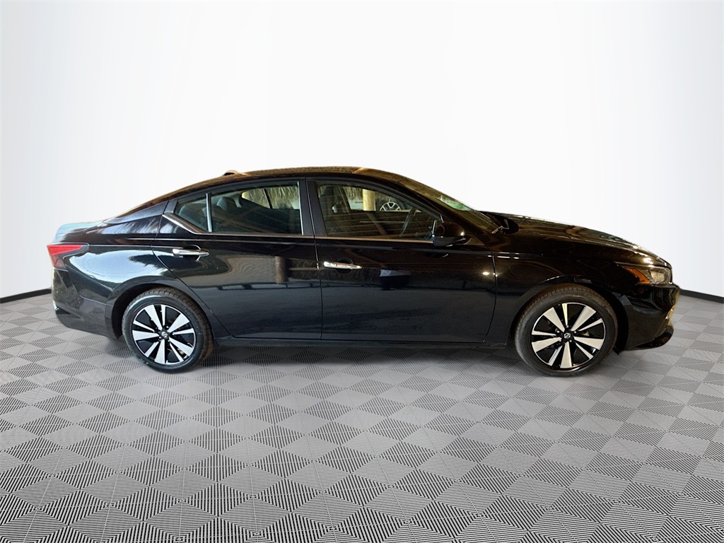 2021 Nissan Altima 2.5 SV Image 4 of 30