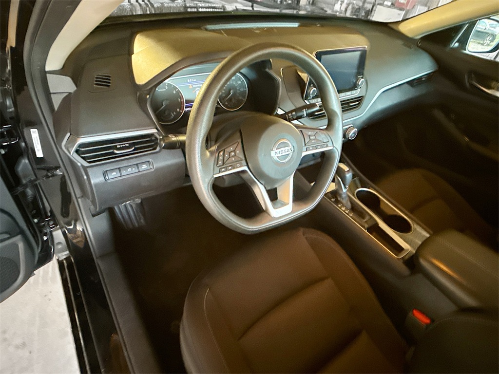 2021 Nissan Altima 2.5 SV Image 17 of 30