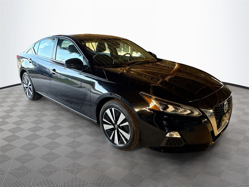 2021 Nissan Altima 2.5 SV Image 3 of 30