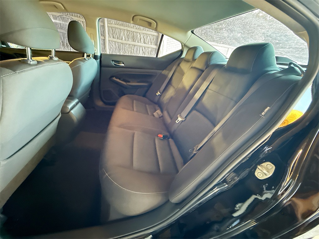 2021 Nissan Altima 2.5 SV Image 12 of 30