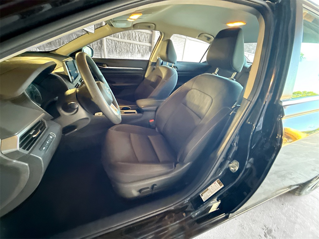 2021 Nissan Altima 2.5 SV Image 14 of 30