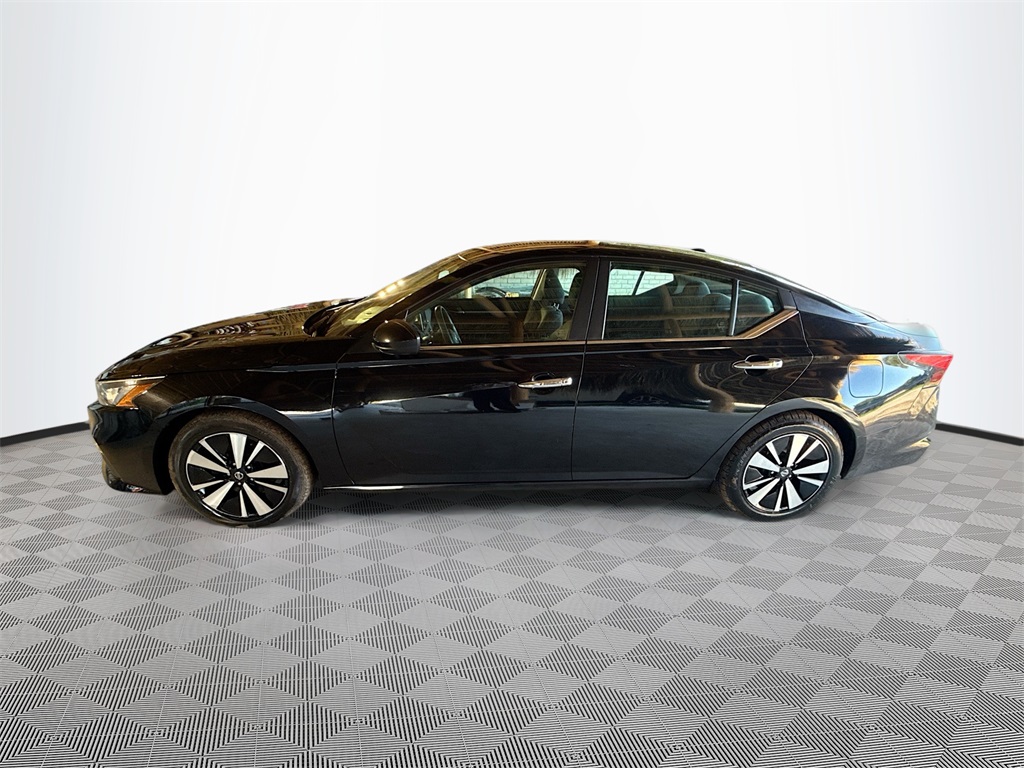 2021 Nissan Altima 2.5 SV Image 7 of 30