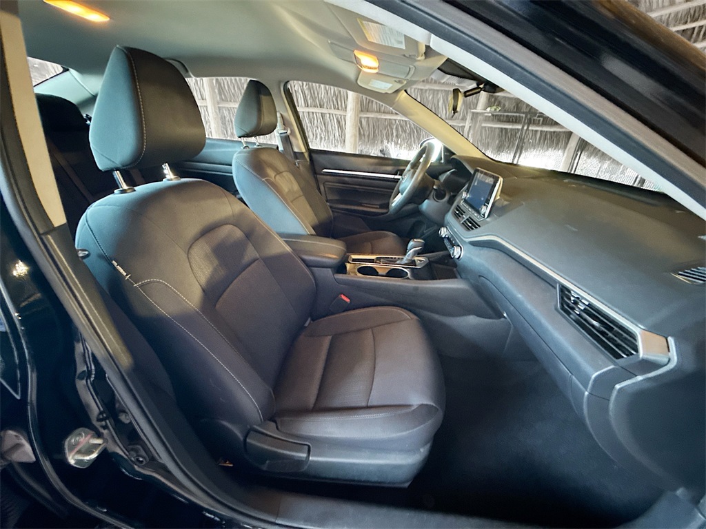 2021 Nissan Altima 2.5 SV Image 11 of 30