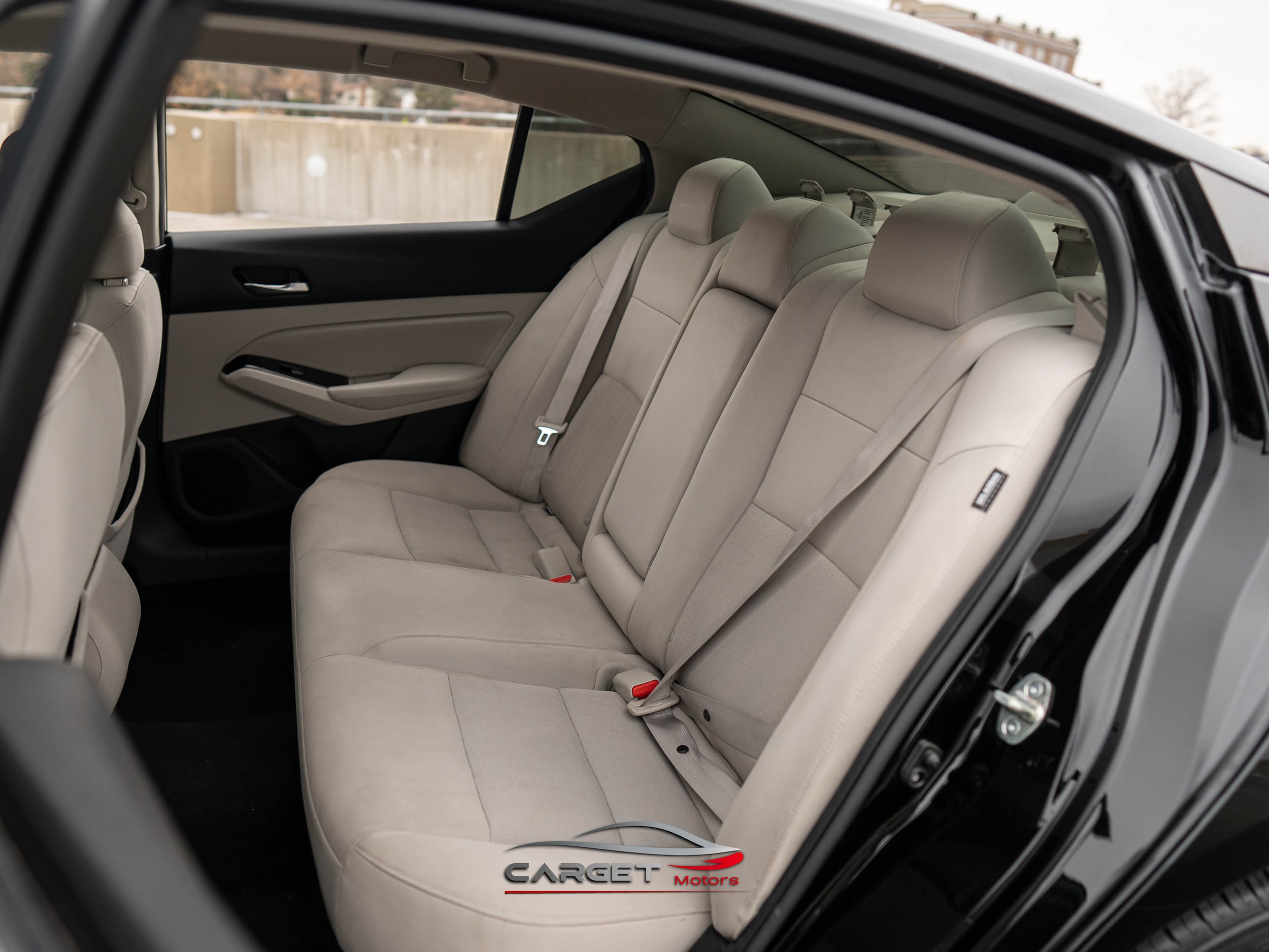 Vehicle image 17 of 46