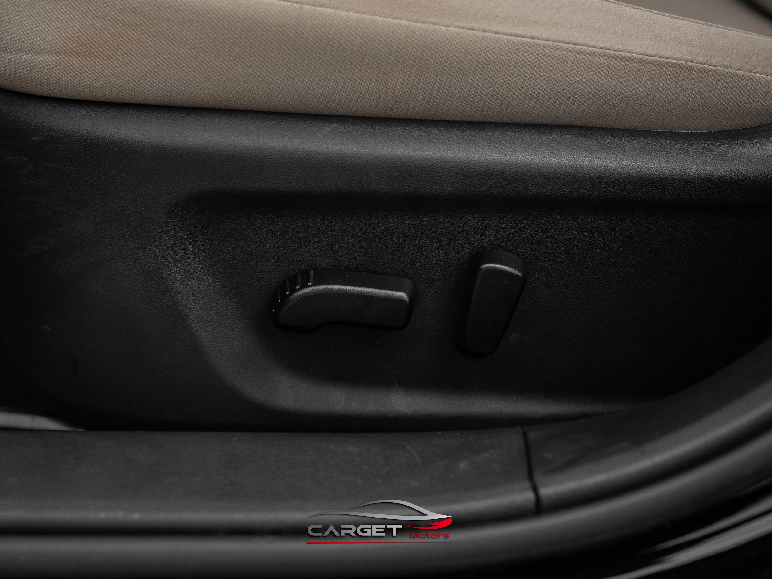 Vehicle image 33 of 46