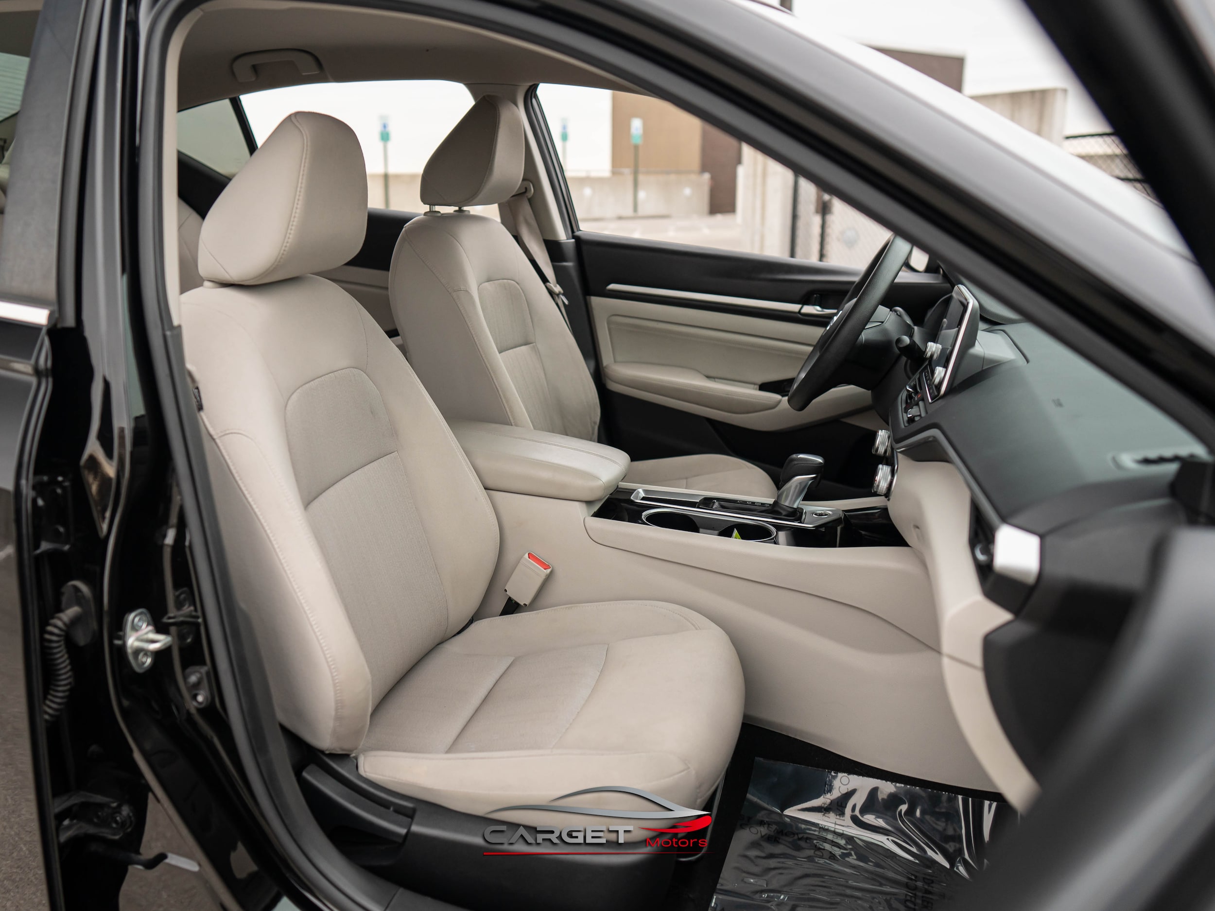 Vehicle image 14 of 46