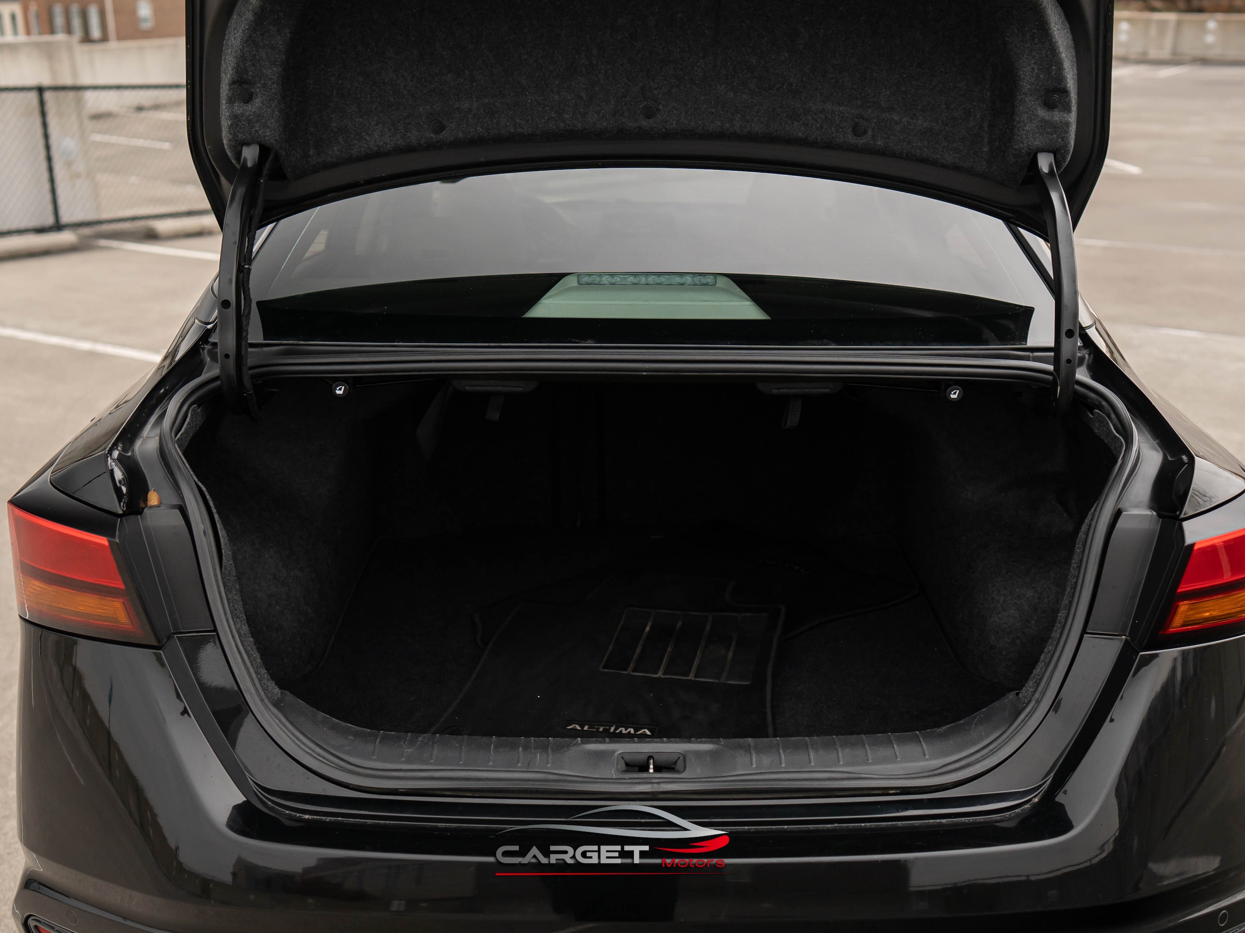 Vehicle image 41 of 46