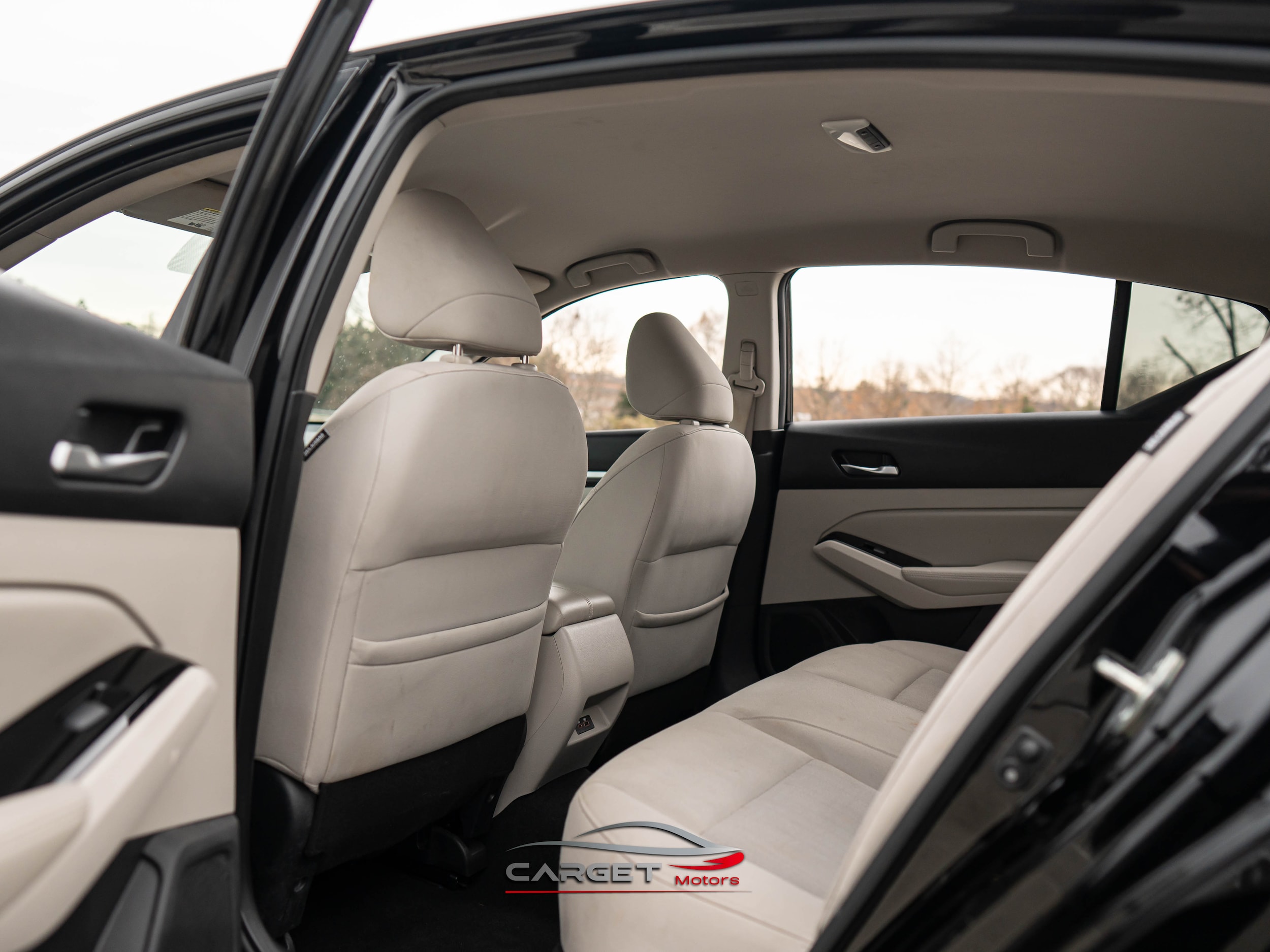 Vehicle image 18 of 46