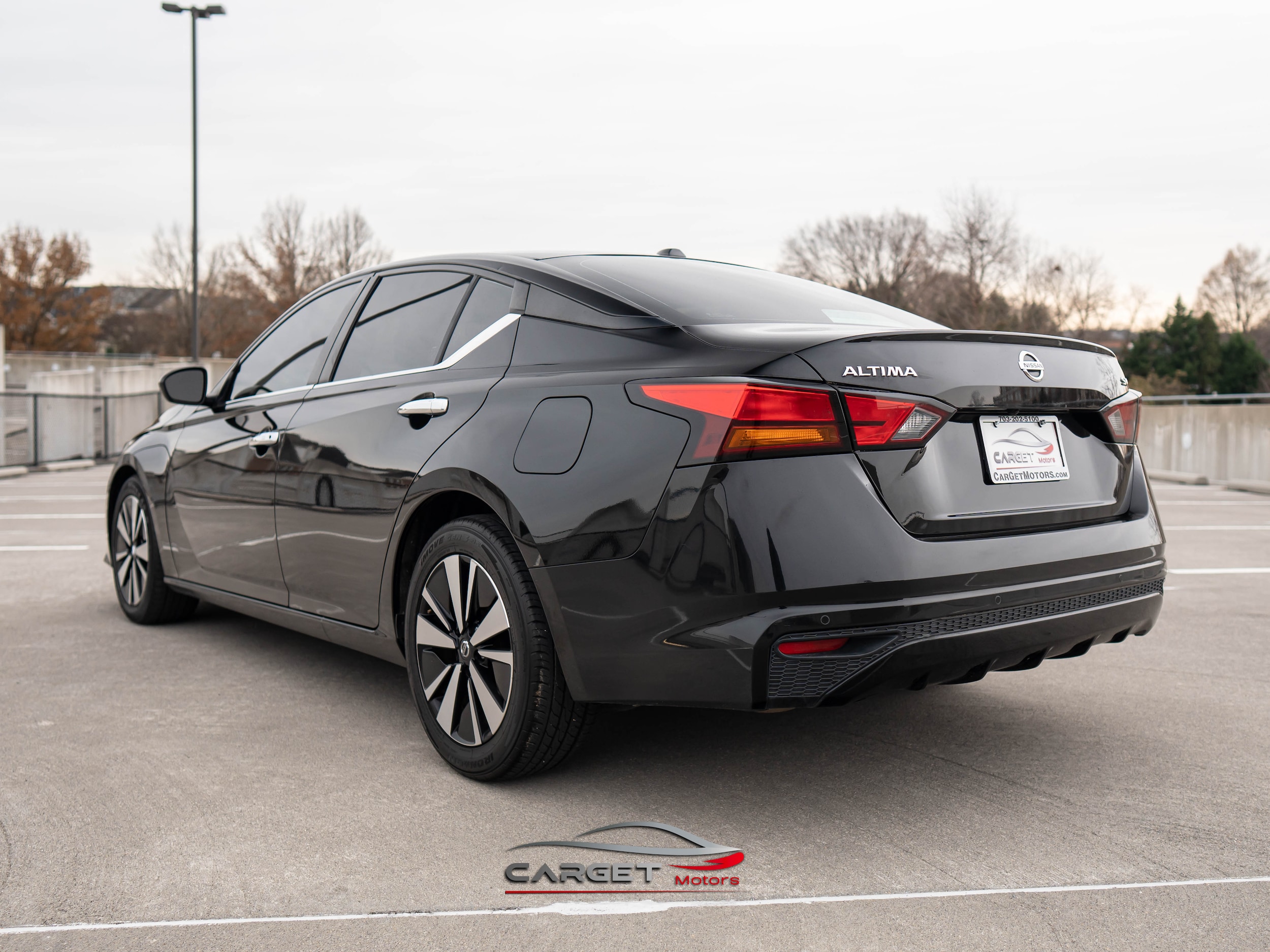 Vehicle image 4 of 46