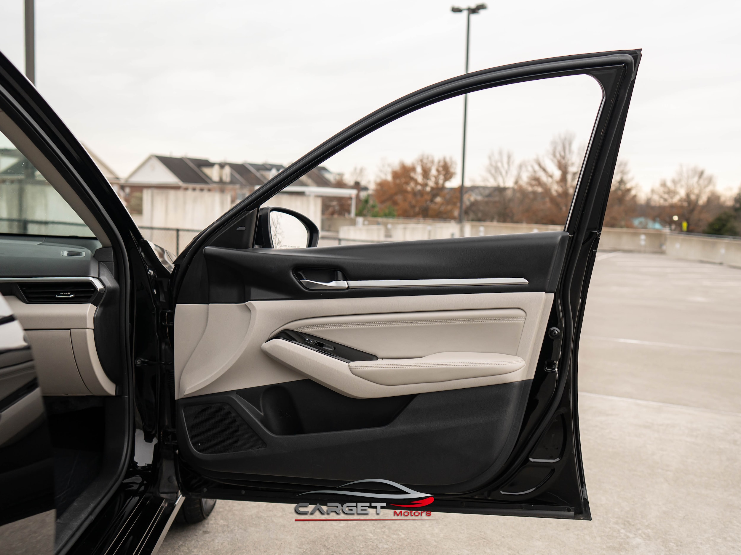 Vehicle image 36 of 46