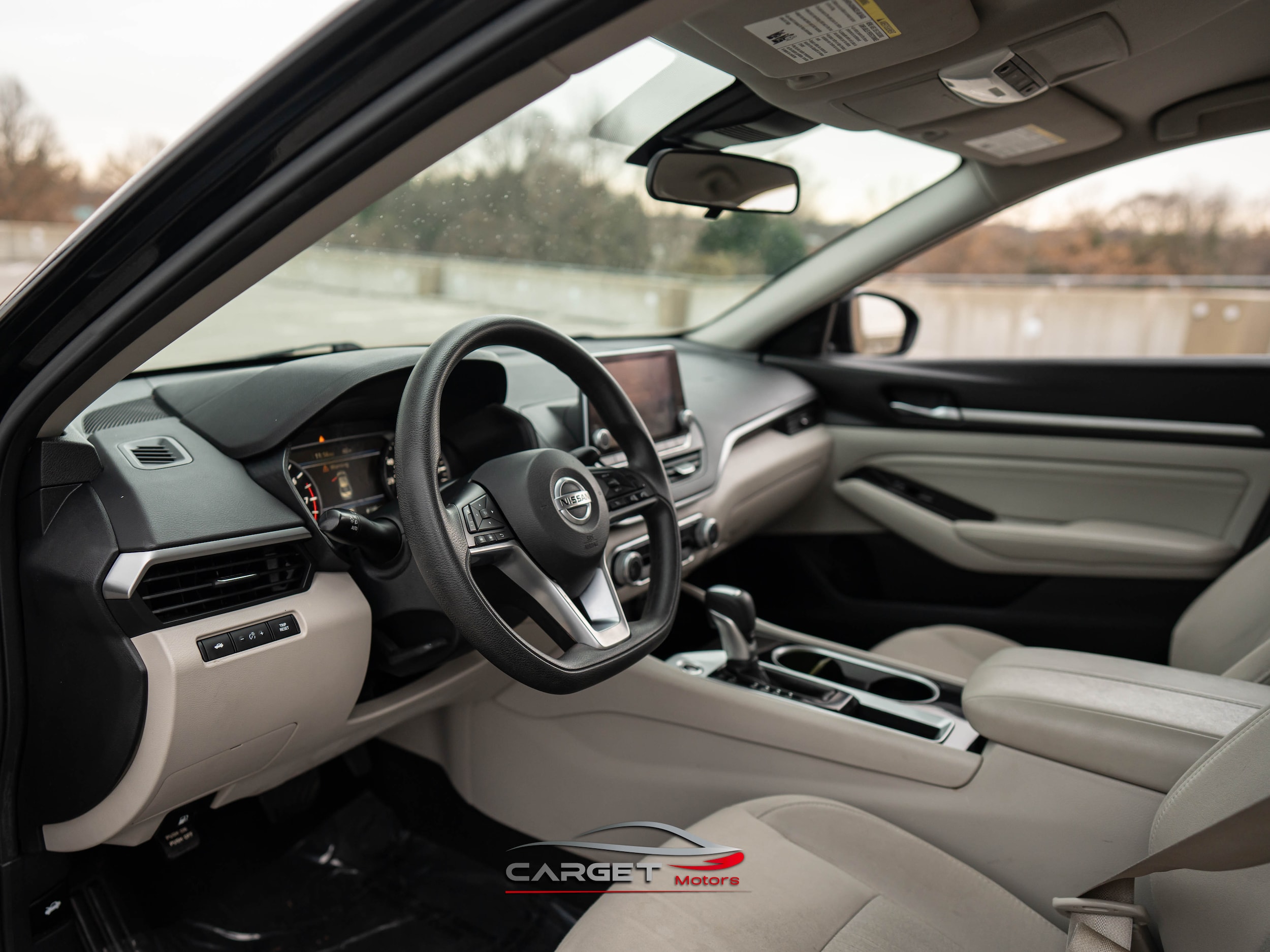 Vehicle image 10 of 46