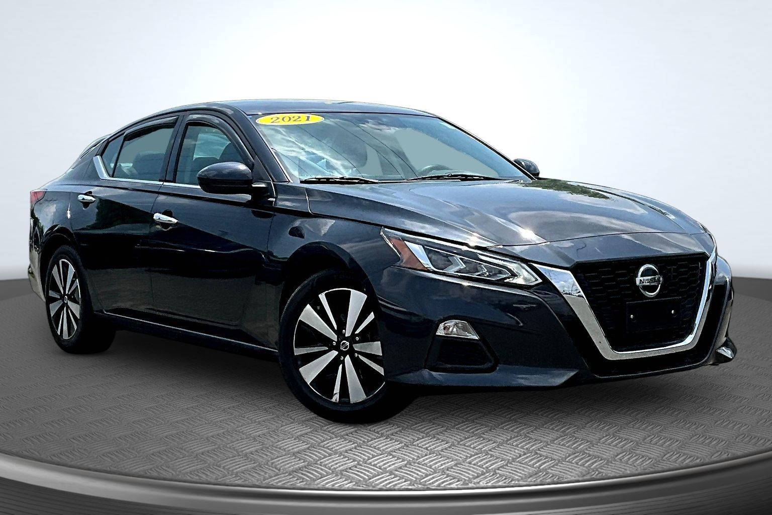 2021 Nissan Altima 2.5 SV Image 3 of 29