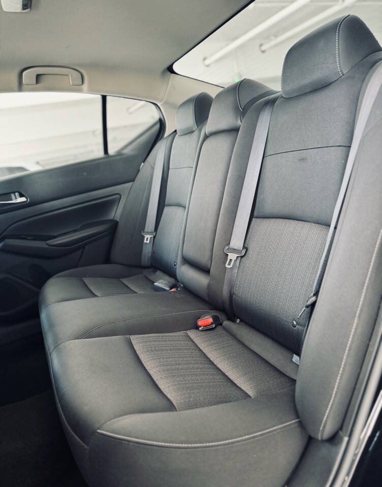 2021 Nissan Altima 2.5 SV Image 18 of 30