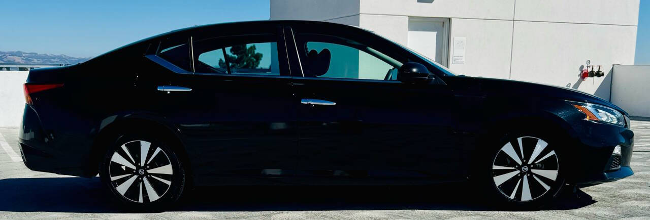 2021 Nissan Altima 2.5 SV Image 8 of 30
