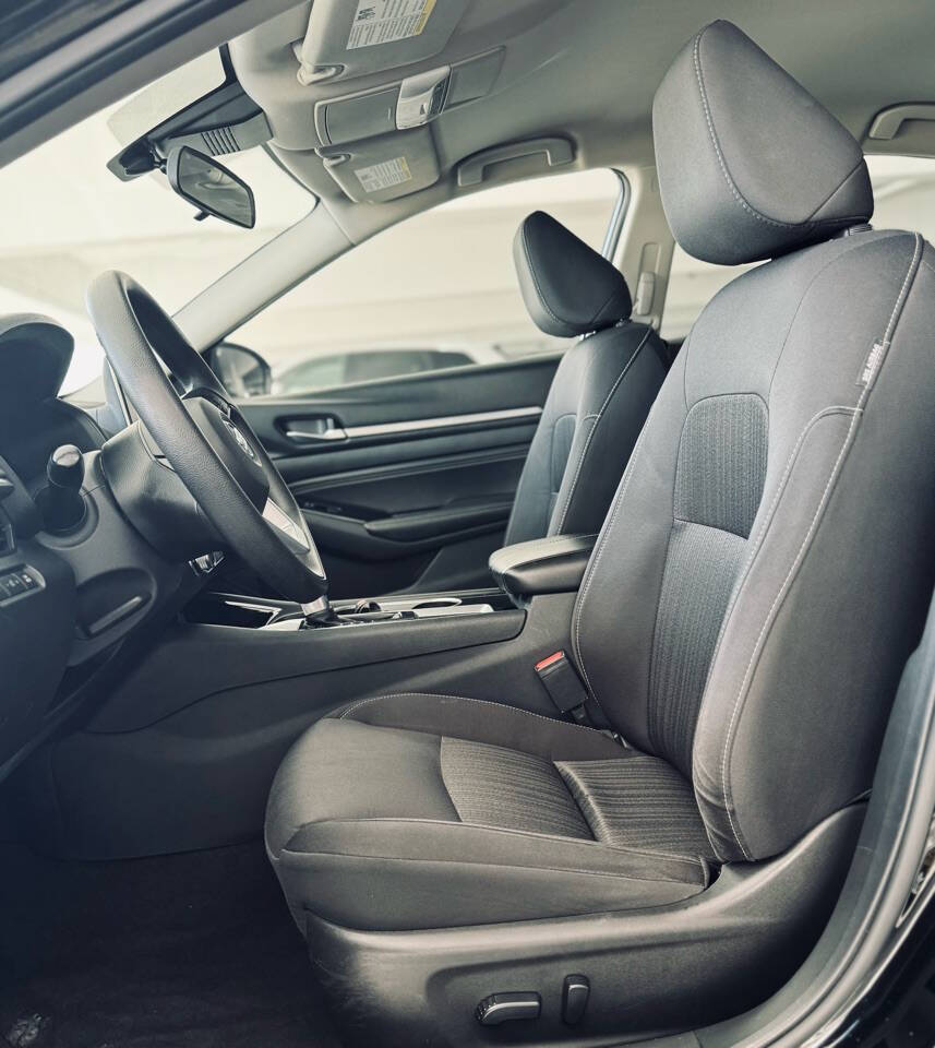 2021 Nissan Altima 2.5 SV Image 19 of 30