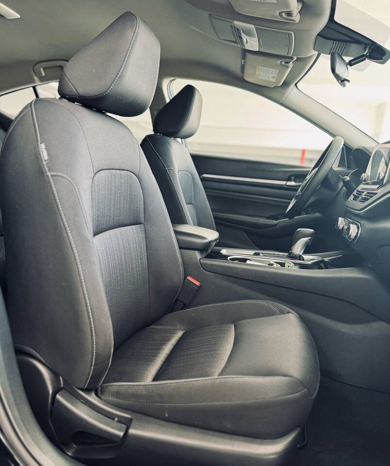 2021 Nissan Altima 2.5 SV Image 16 of 30
