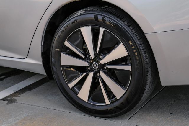2021 Nissan Altima 2.5 SV Image 5 of 19