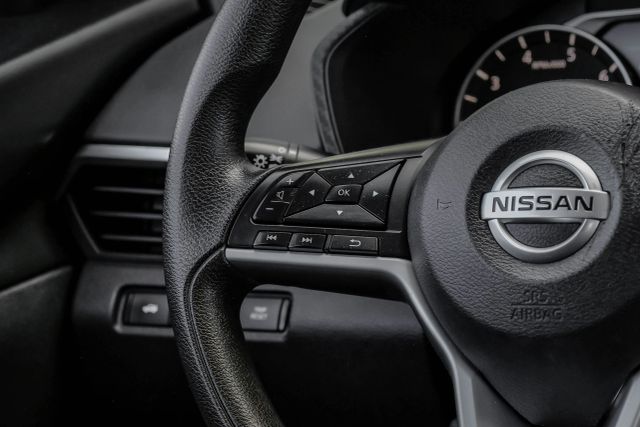 2021 Nissan Altima 2.5 SV Image 13 of 19