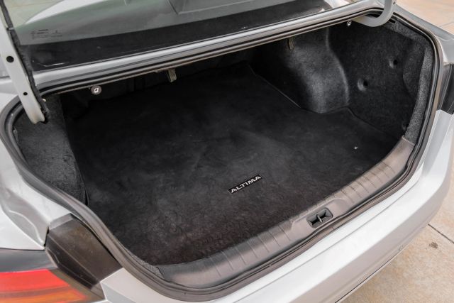2021 Nissan Altima 2.5 SV Image 6 of 19