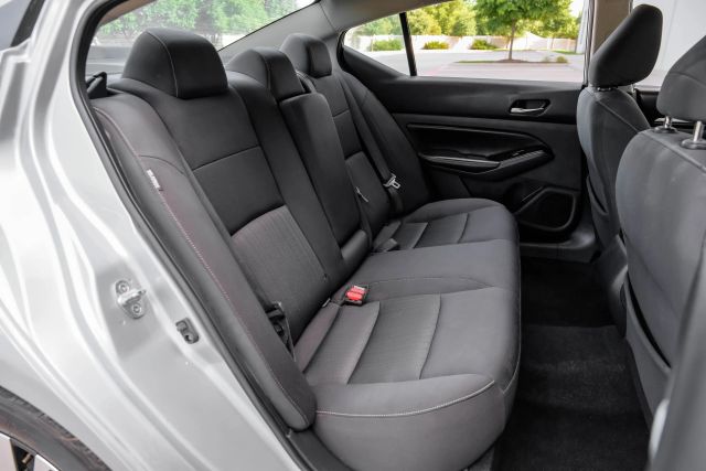 2021 Nissan Altima 2.5 SV Image 7 of 19
