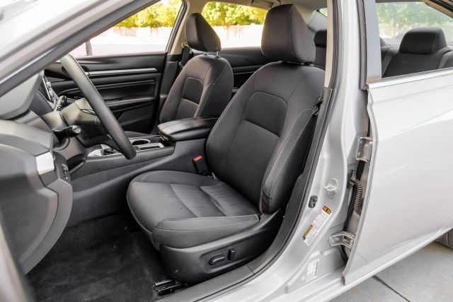 2021 Nissan Altima 2.5 SV Image 8 of 19