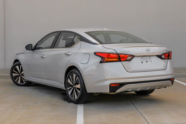 2021 Nissan Altima 2.5 SV Image 3 of 19