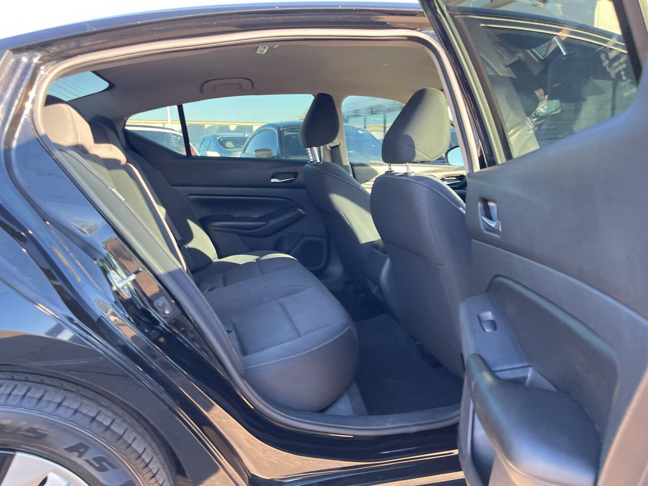 Vehicle image 9 of 10