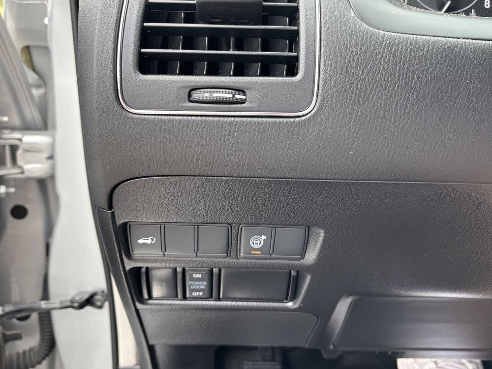 Vehicle image 22 of 40