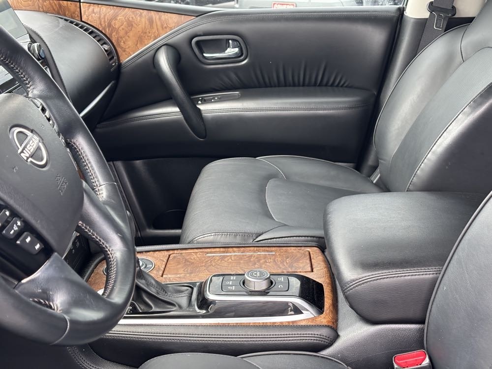 Vehicle image 10 of 40