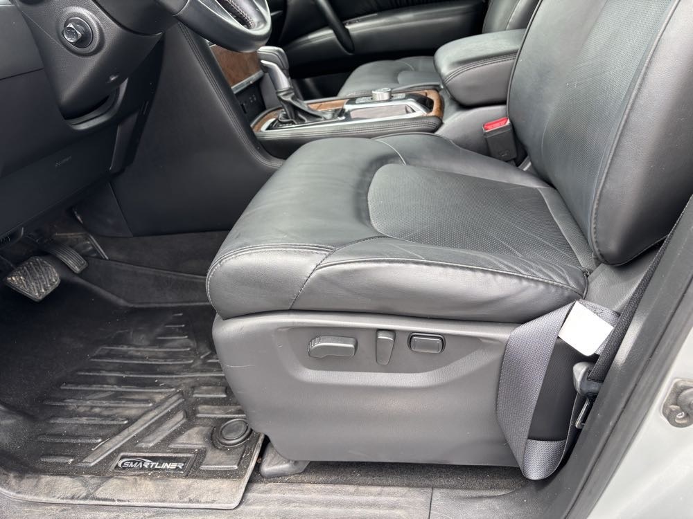 Vehicle image 25 of 40