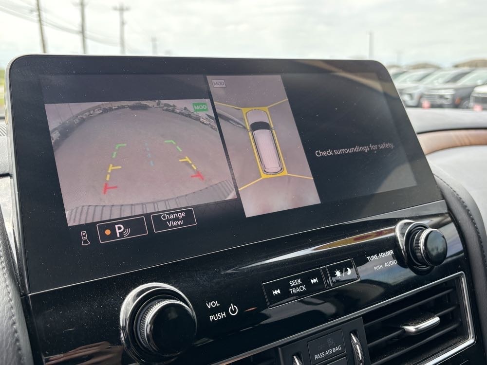 Vehicle image 18 of 40