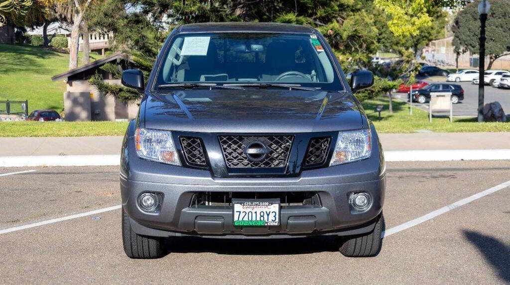 2021 Nissan Frontier SV Image 2 of 29