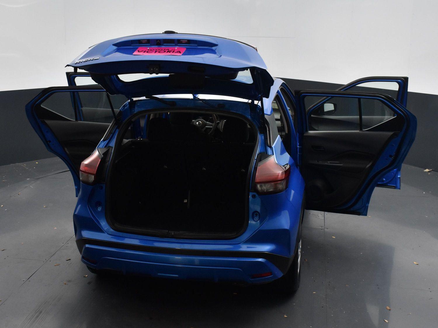 Vehicle image 18 of 25