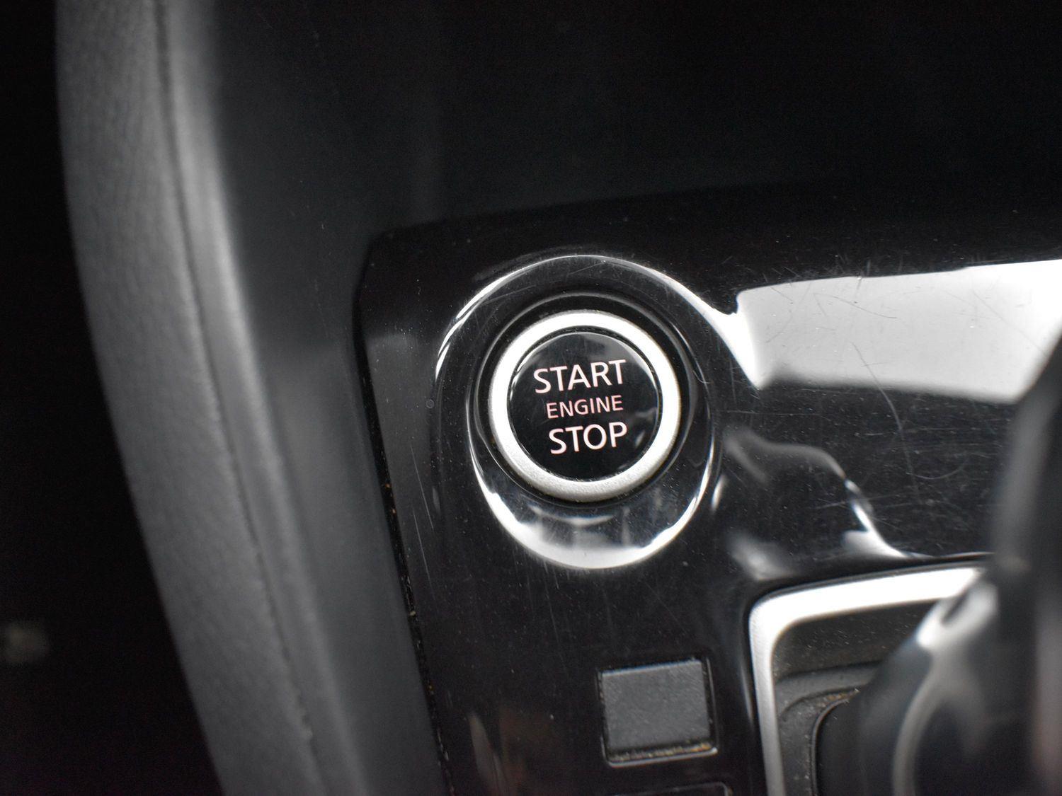 Vehicle image 22 of 25
