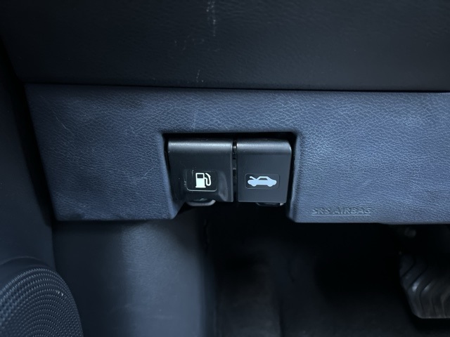 Vehicle image 13 of 32