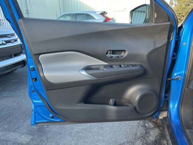 Vehicle image 24 of 32