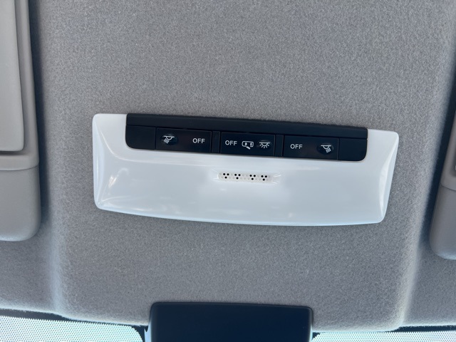 Vehicle image 23 of 32