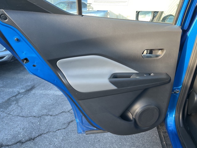 Vehicle image 26 of 32