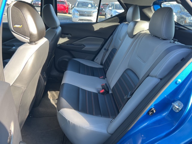 Vehicle image 27 of 32