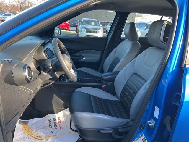 Vehicle image 25 of 32