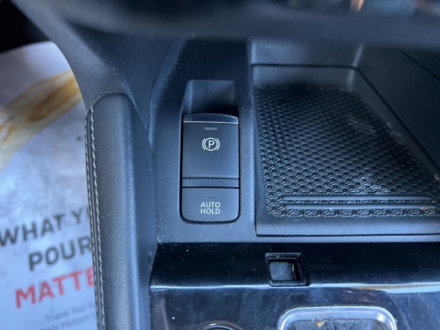 Vehicle image 17 of 32