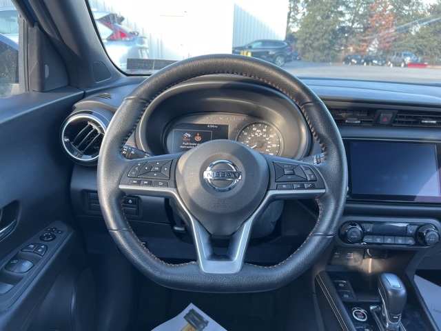 Vehicle image 8 of 32