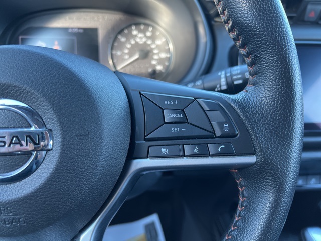 Vehicle image 10 of 32