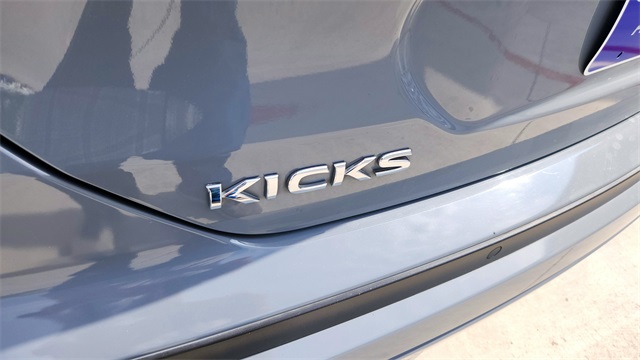 Vehicle image 23 of 32