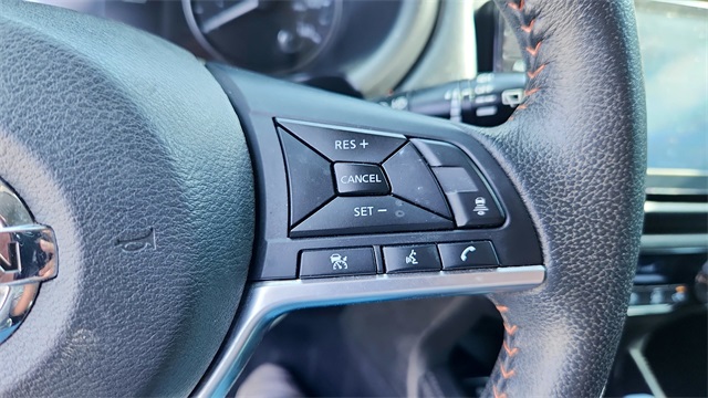 Vehicle image 28 of 32